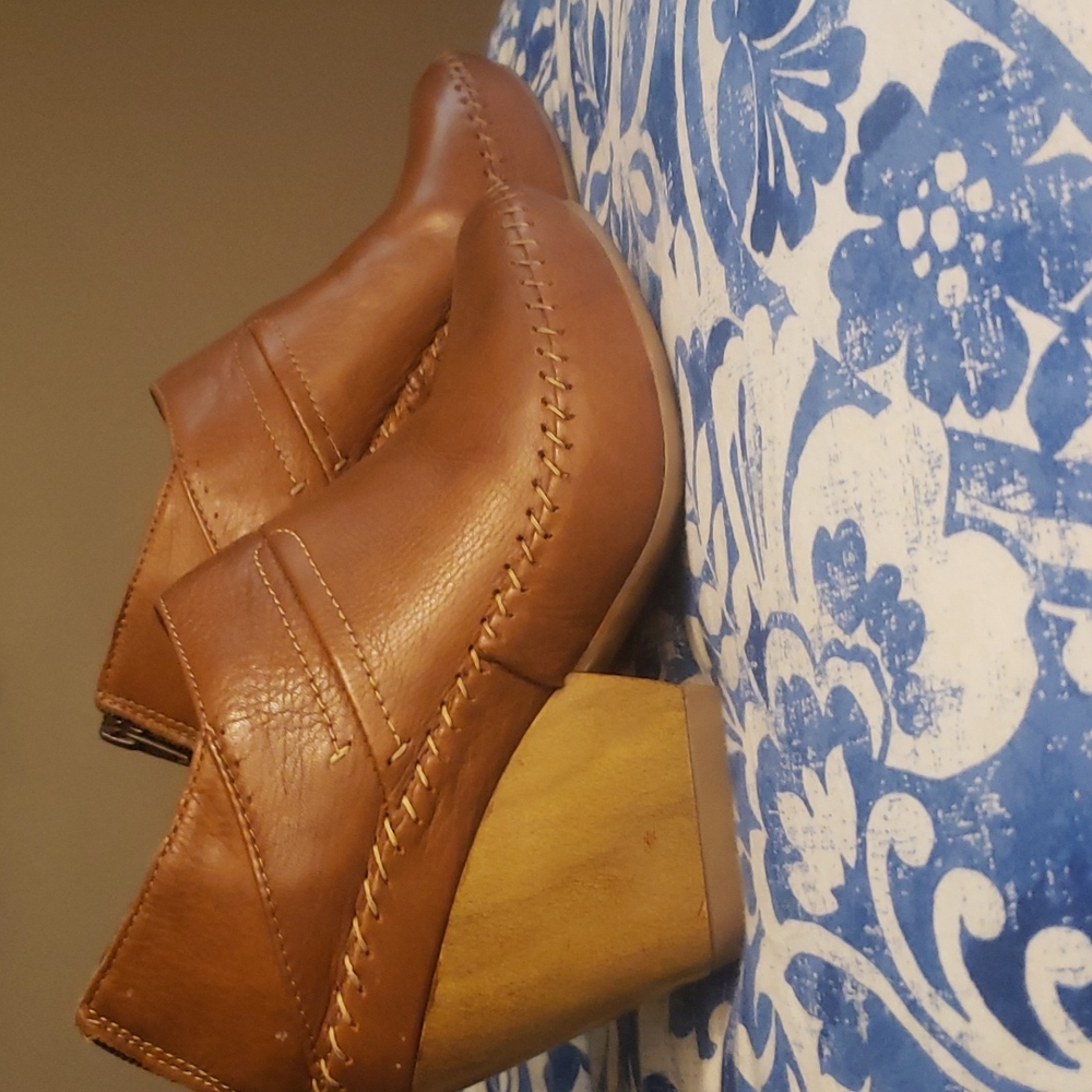 Leather shoes